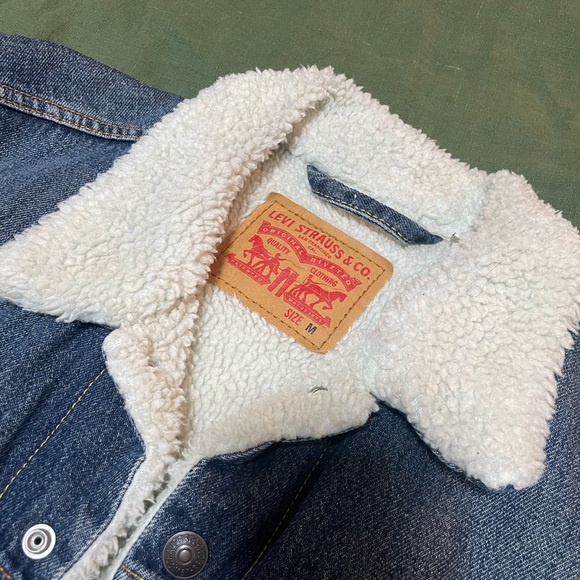 Levi’s Denim Trucker Jacket - Picture 3 of 4